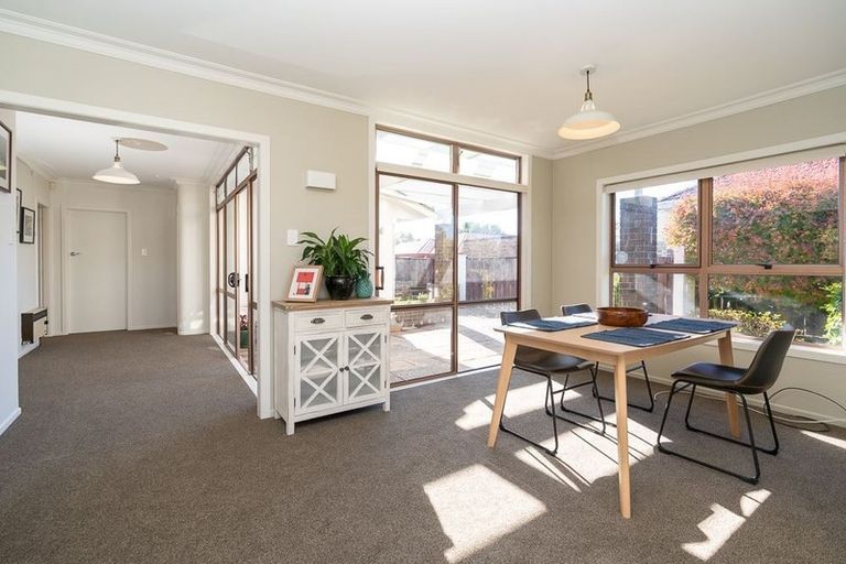 Photo of property in 24 Forest Lake Road, Forest Lake, Hamilton, 3200