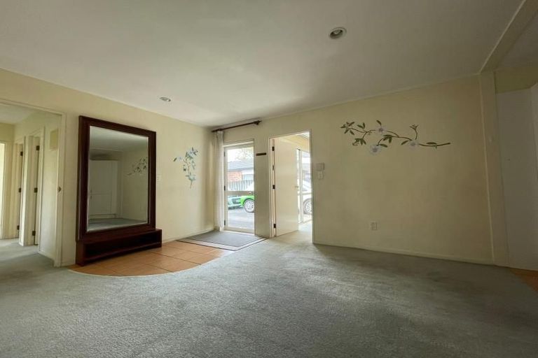 Photo of property in 1/3 Caribbean Drive, Unsworth Heights, Auckland, 0632