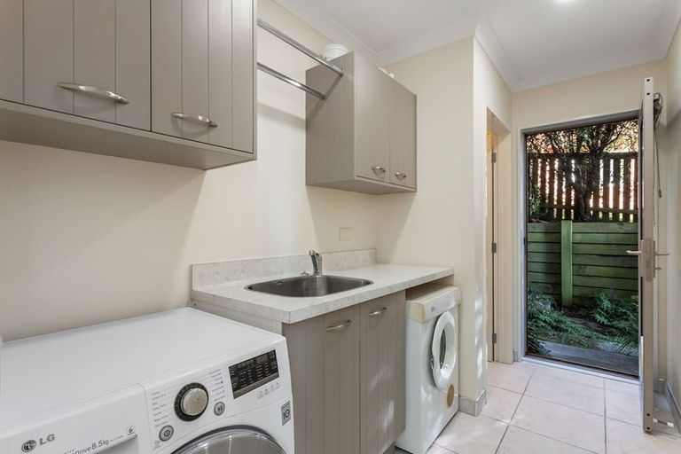 Photo of property in 5 Signal Hill Road, Mount Pleasant, Christchurch, 8081