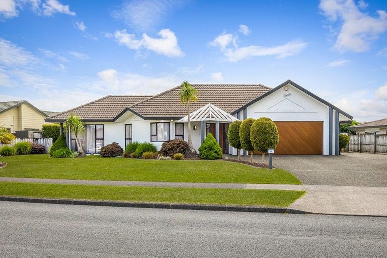 Photo of property in 25 Suncrest Drive, West Harbour, Auckland, 0618