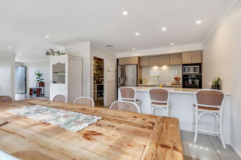 Photo of property in 2 Raiha Street, Papamoa Beach, Papamoa, 3118