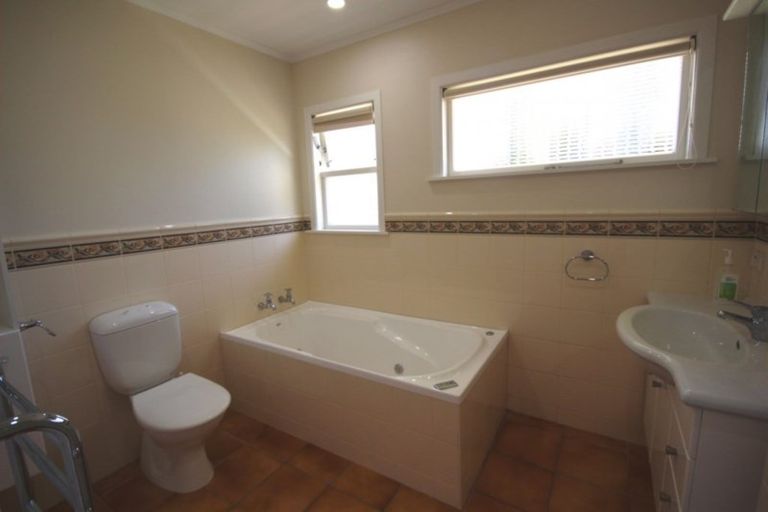 Photo of property in 49 Stewart Drive, Newlands, Wellington, 6037