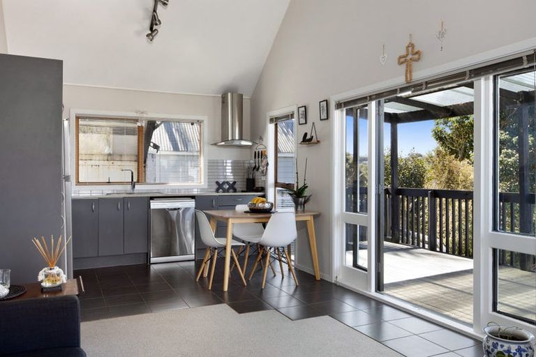 Photo of property in 2/807 East Coast Road, Northcross, Auckland, 0630