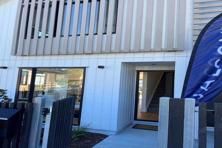 Photo of property in 11b Rangeview Road, Sunnyvale, Auckland, 0612