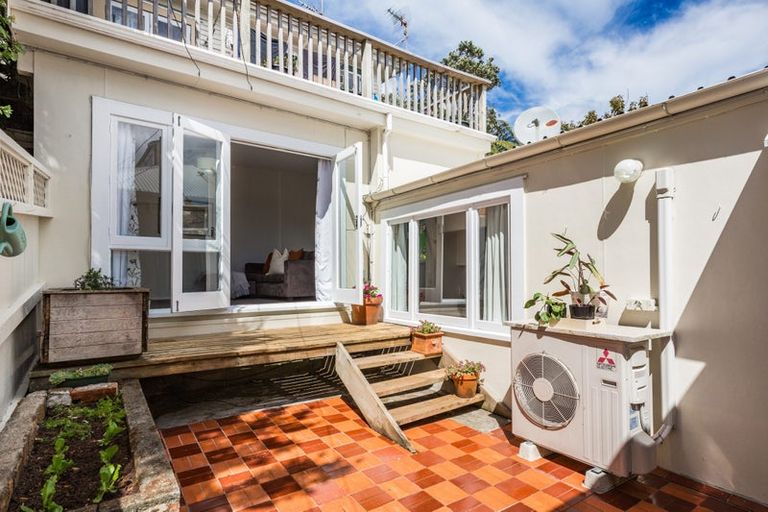 Photo of property in 29c North Terrace, Kelburn, Wellington, 6012