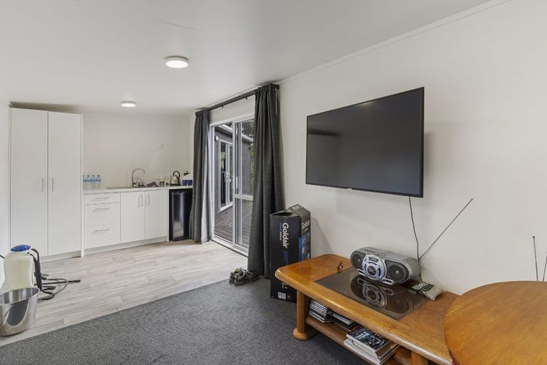 Photo of property in 54 Crows Road, Swanson, Auckland, 0614