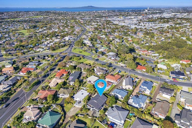 Photo of property in 10 Goldfinch Rise, Unsworth Heights, Auckland, 0632