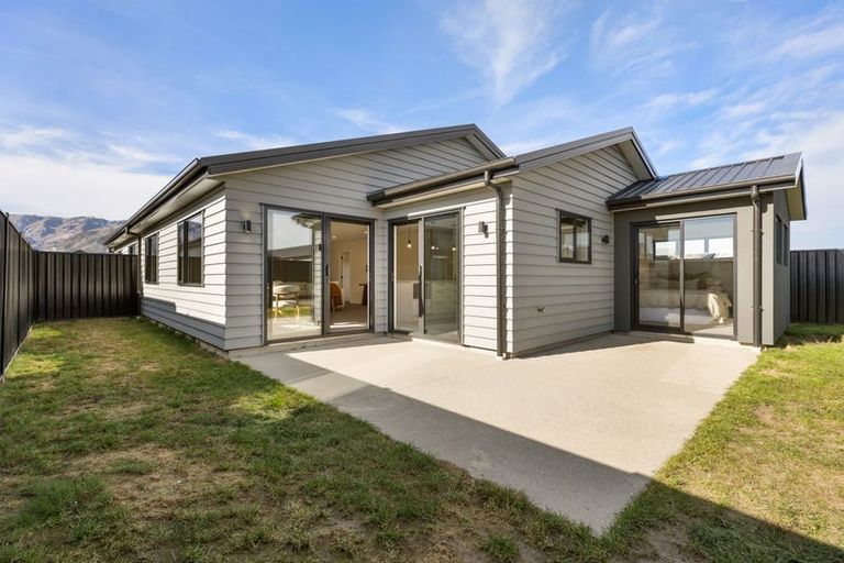 Photo of property in 10 Waddell Street, Lake Hawea, 9382