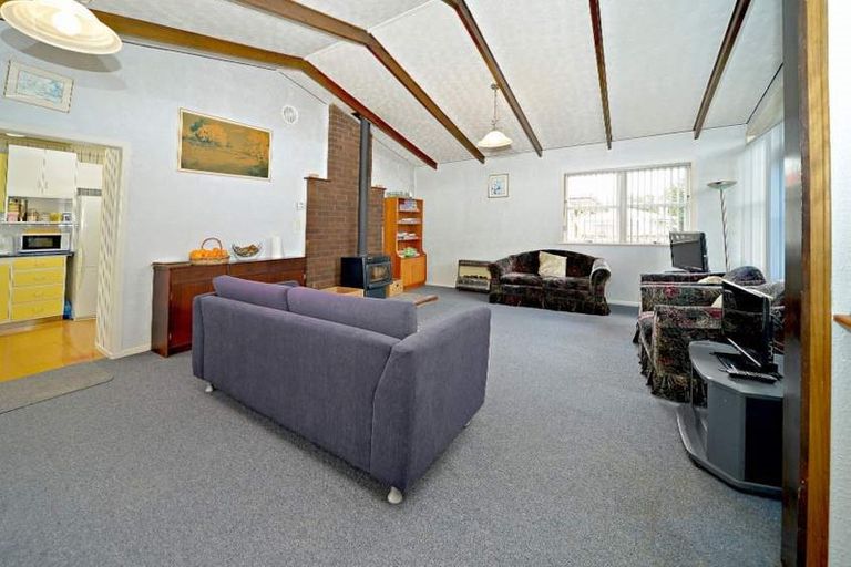 Photo of property in 6 Braeburn Place, Takanini, 2112