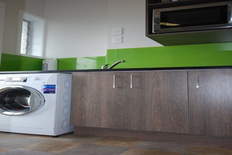 Photo of property in 1/10 Anne Road, Hillcrest, Auckland, 0627