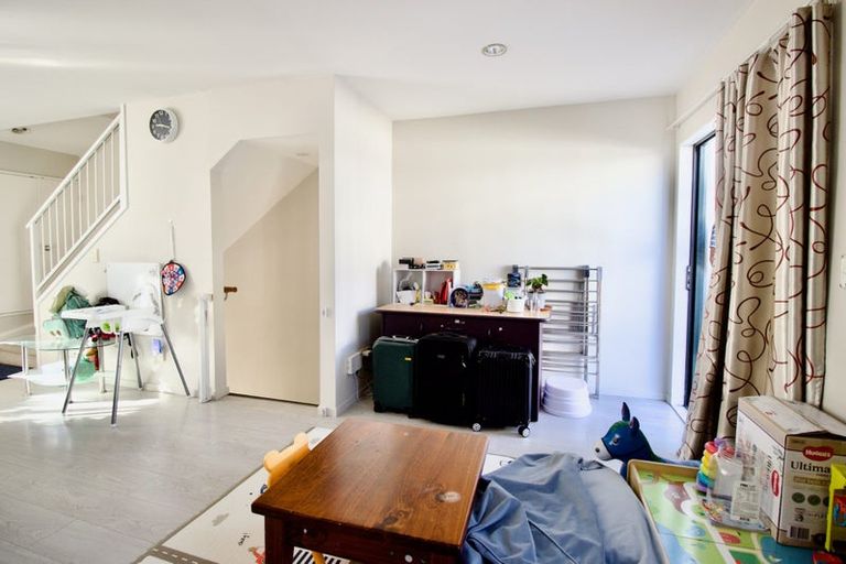 Photo of property in Lynn Park Terrace, 23/12 Ambrico Place, New Lynn, Auckland, 0600
