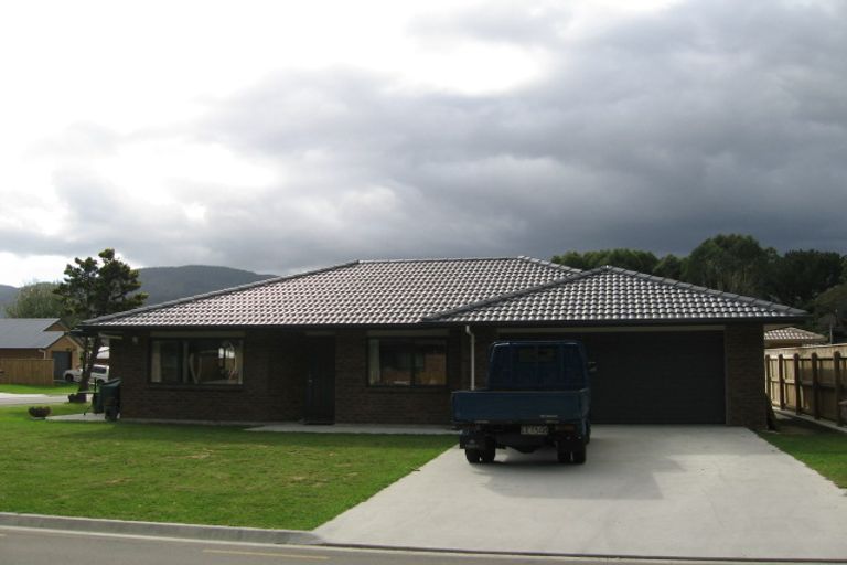 Photo of property in 22 Evergreen Crescent, Trentham, Upper Hutt, 5018