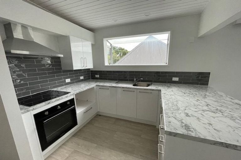 Photo of property in 4 Waiwera Crescent, Maupuia, Wellington, 6022