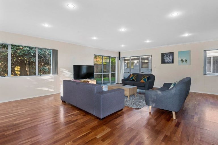 Photo of property in 16 Capricorn Place, Kawaha Point, Rotorua, 3010