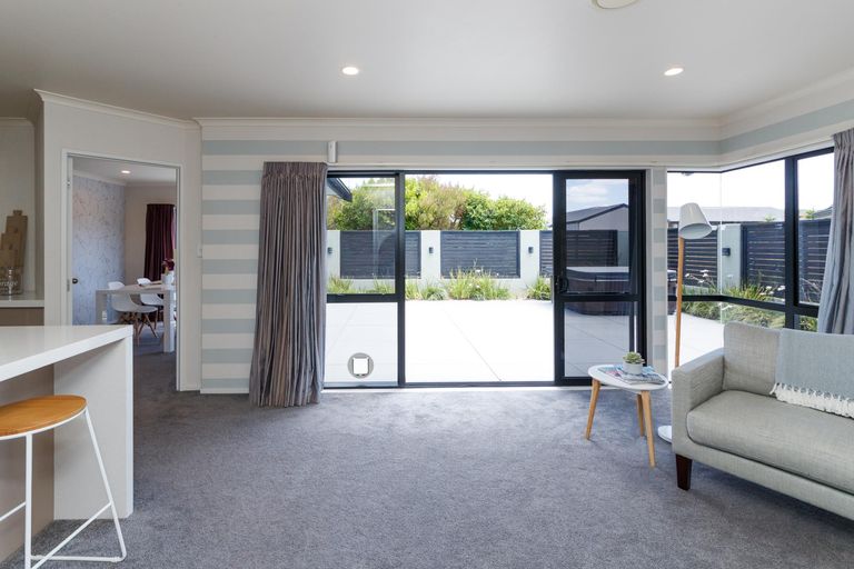 Photo of property in 127 Schnell Drive, Kelvin Grove, Palmerston North, 4414