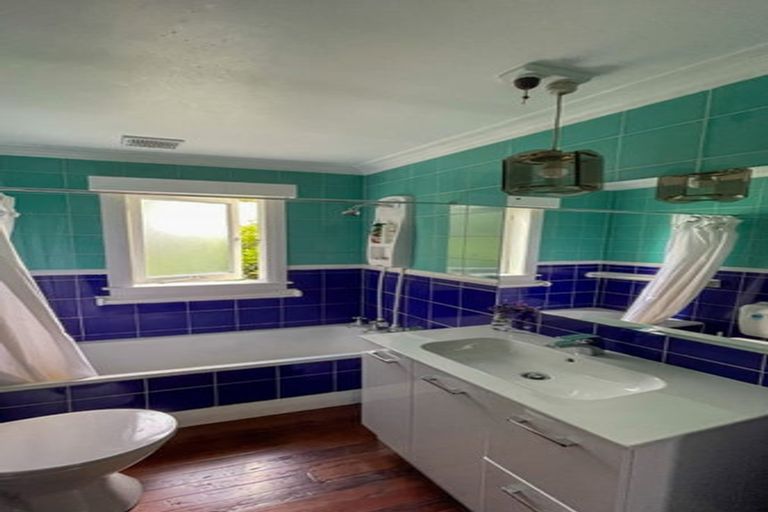 Photo of property in 87d Kaurilands Road, Titirangi, Auckland, 0604