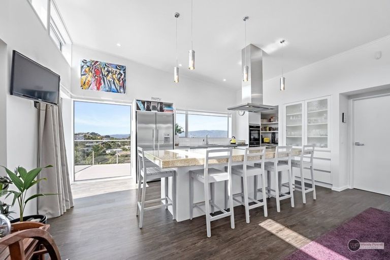 Photo of property in 37 Pekanga Road, Normandale, Lower Hutt, 5010