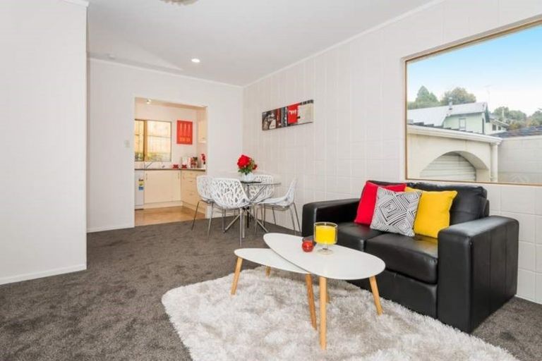 Photo of property in 1/14 Hollyhock Place, Browns Bay, Auckland, 0630