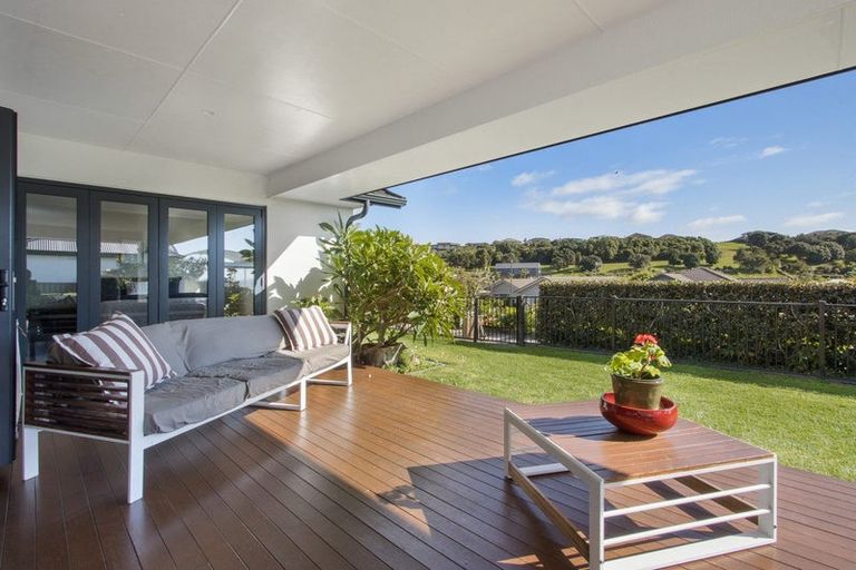 Photo of property in 7 Vantage Place, Omokoroa, 3114