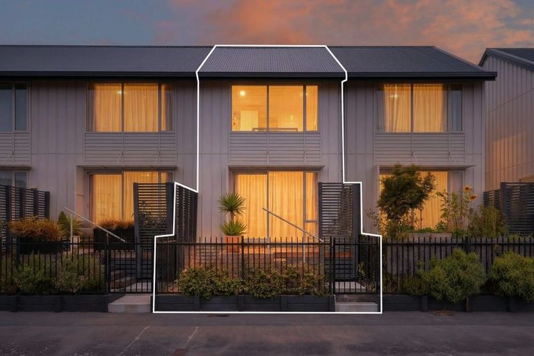 Photo of property in 8 Sunshine Lane, New Brighton, Christchurch, 8083