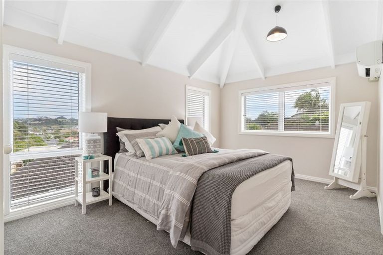 Photo of property in 2/862 East Coast Road, Northcross, Auckland, 0630