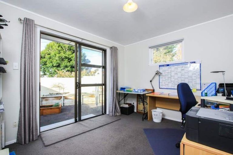 Photo of property in 8 Kay Drive, Blockhouse Bay, Auckland, 0600