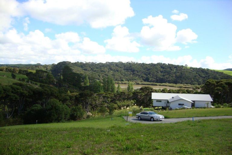 Photo of property in 11 Waterview Place, Haruru, 0204