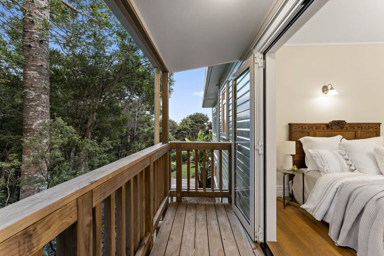 Photo of property in 4 Kereru Grove, Greenhithe, Auckland, 0632