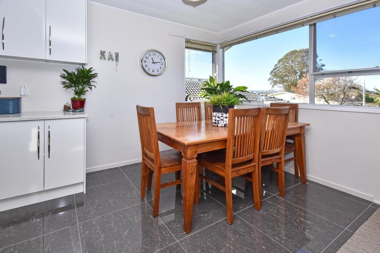 Photo of property in 14 Damian Way, Weymouth, Auckland, 2103