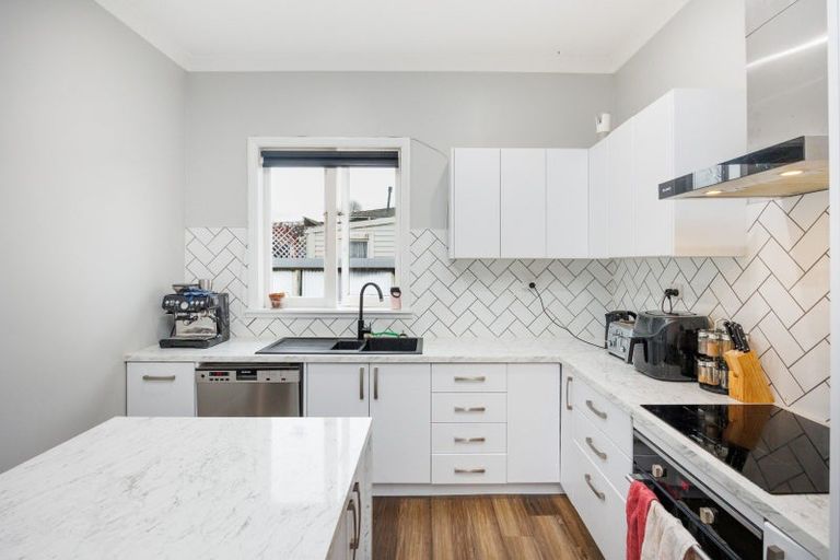 Photo of property in 32 Marne Street, Hokowhitu, Palmerston North, 4410