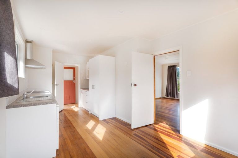 Photo of property in 6 Hereford Street, Cannons Creek, Porirua, 5024