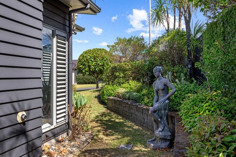 Photo of property in 60 Chesterfield Way, Orewa, 0931