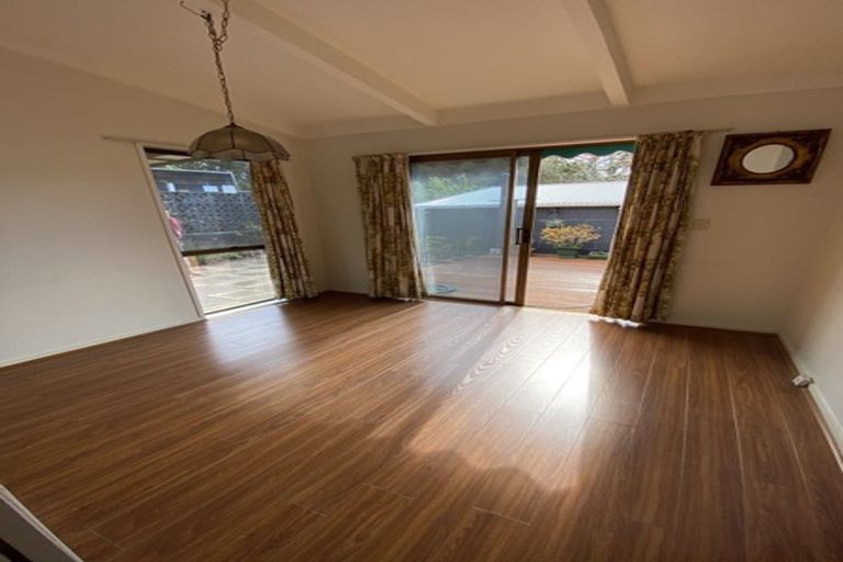 Photo of property in 2/13 Saddleback Rise, Murrays Bay, Auckland, 0630