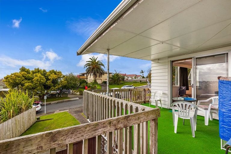 Photo of property in 18 Lilburn Crescent, Massey, Auckland, 0614