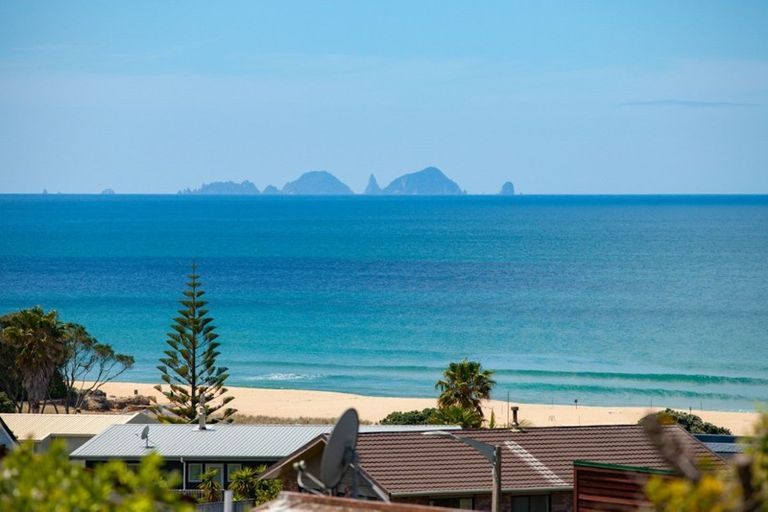 Photo of property in 105 Titiro Place, Onemana, Whangamata, 3691