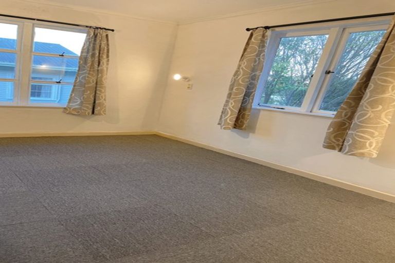 Photo of property in 86 Matipo Road, Mairangi Bay, Auckland, 0630