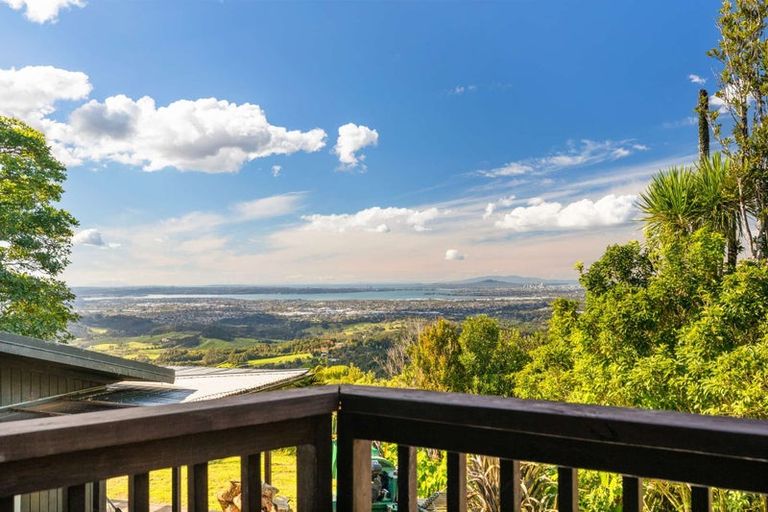 Photo of property in 505 Scenic Drive, Waiatarua, Auckland, 0612