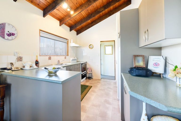 Photo of property in 4 Chablis Place, Henderson, Auckland, 0612