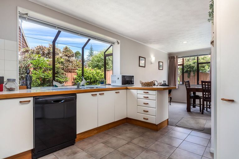 Photo of property in 1/10 Camden Place, Papatoetoe, Auckland, 2025