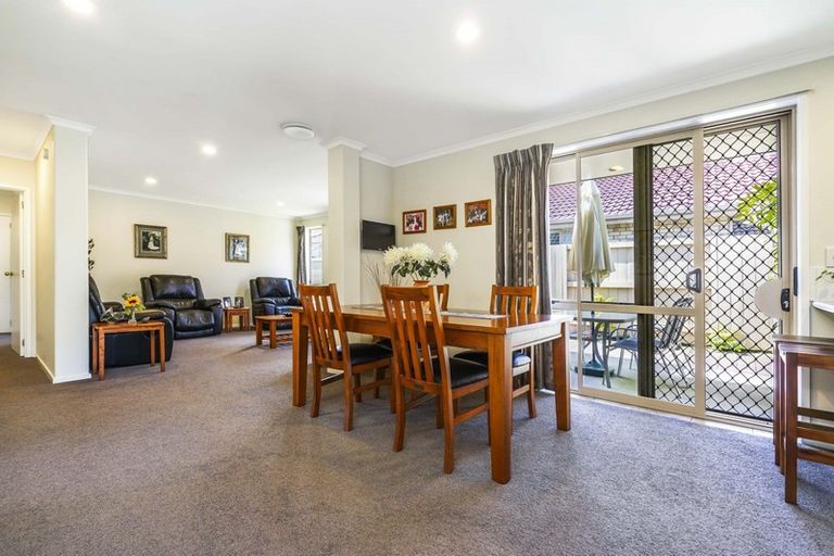 Photo of property in 12 Grevillea Place, Melville, Hamilton, 3206