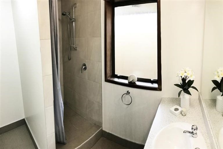 Photo of property in 4/4 Beach Road, Orewa, 0931