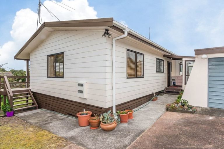 Photo of property in 1/28 Neil Avenue, Te Atatu Peninsula, Auckland, 0610
