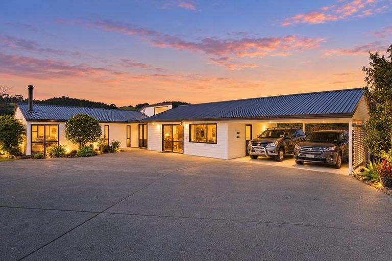 Photo of property in 37 Pataua Road North, Whareora, Whangarei, 0175
