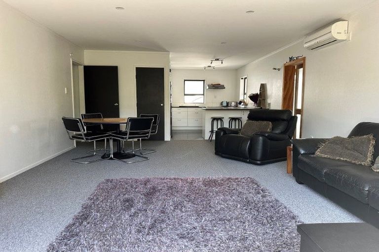 Photo of property in 25a Mcfarlane Street, Oakura, 4314