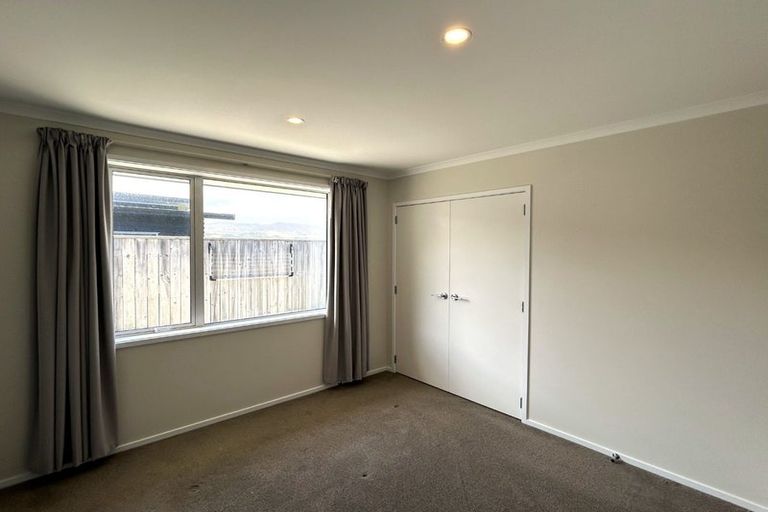 Photo of property in 2 Tutoko Place, Aotea, Porirua, 5024