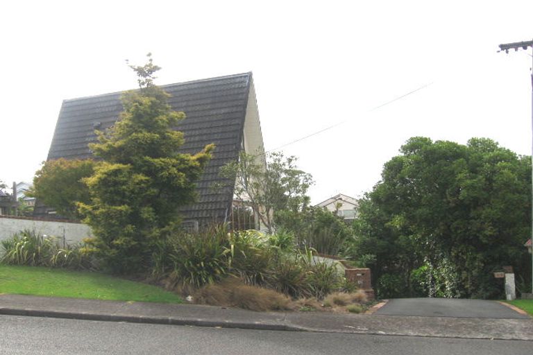 Photo of property in 2/18 Colonial Road, Birkenhead, Auckland, 0626