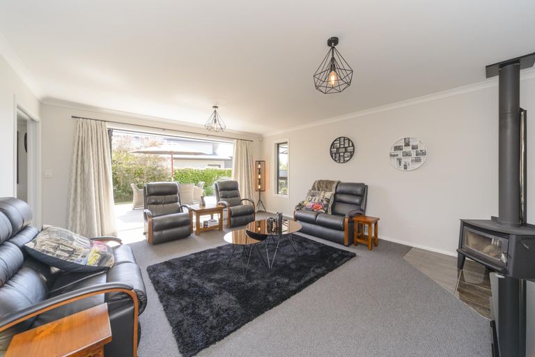 Photo of property in 25 Trump Place, Kelvin Grove, Palmerston North, 4414