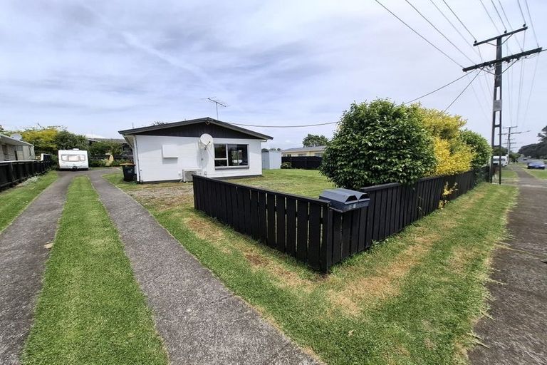 Photo of property in 2/52 Bayly Street, Waitara, 4320
