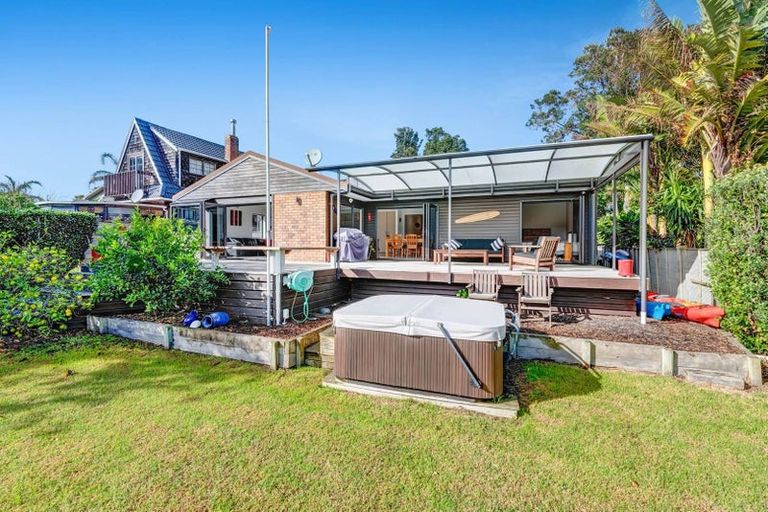 Photo of property in 57 Walton Street, Red Beach, 0932