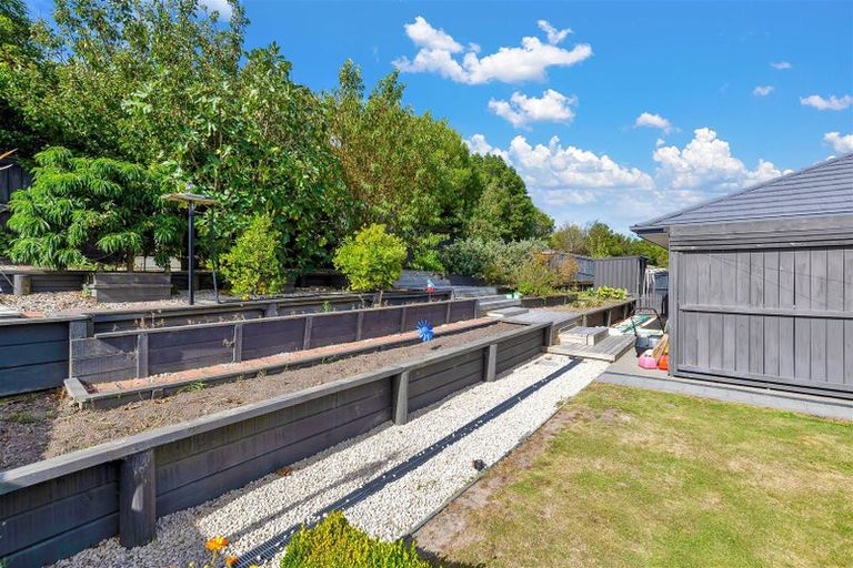 Photo of property in 31 Davaar Crescent, Broomfield, Christchurch, 8042